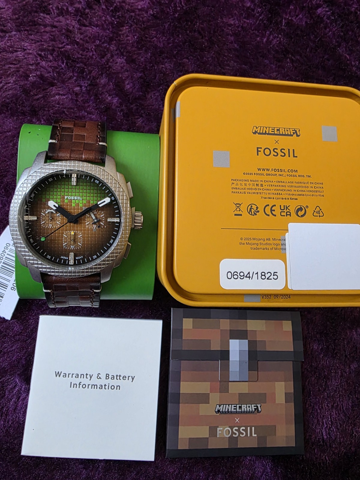 BNIB FOSSIL Minecraft Limited-Edition Grass Block Chronograph Watch