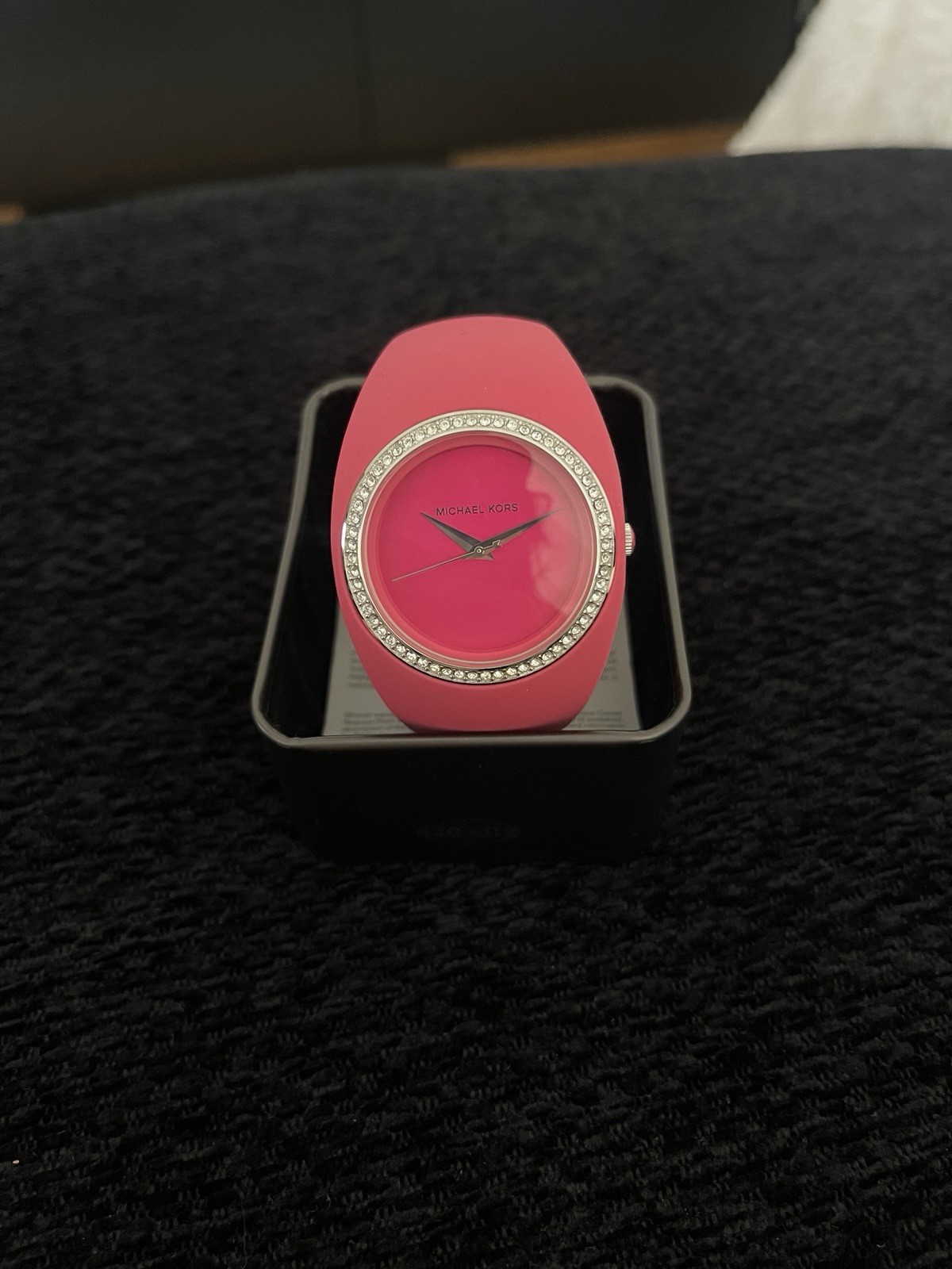 Authentic Michael Kors classic fashion watch, model numbers MK-5231.