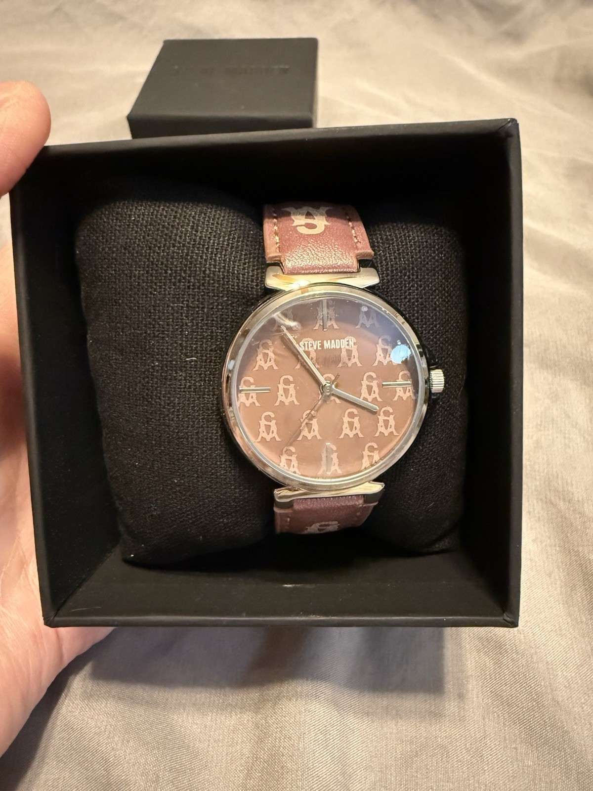 Steve Madden Women’s Quartz Analog Wristwatch Brown Logo Dial Silver Case Box