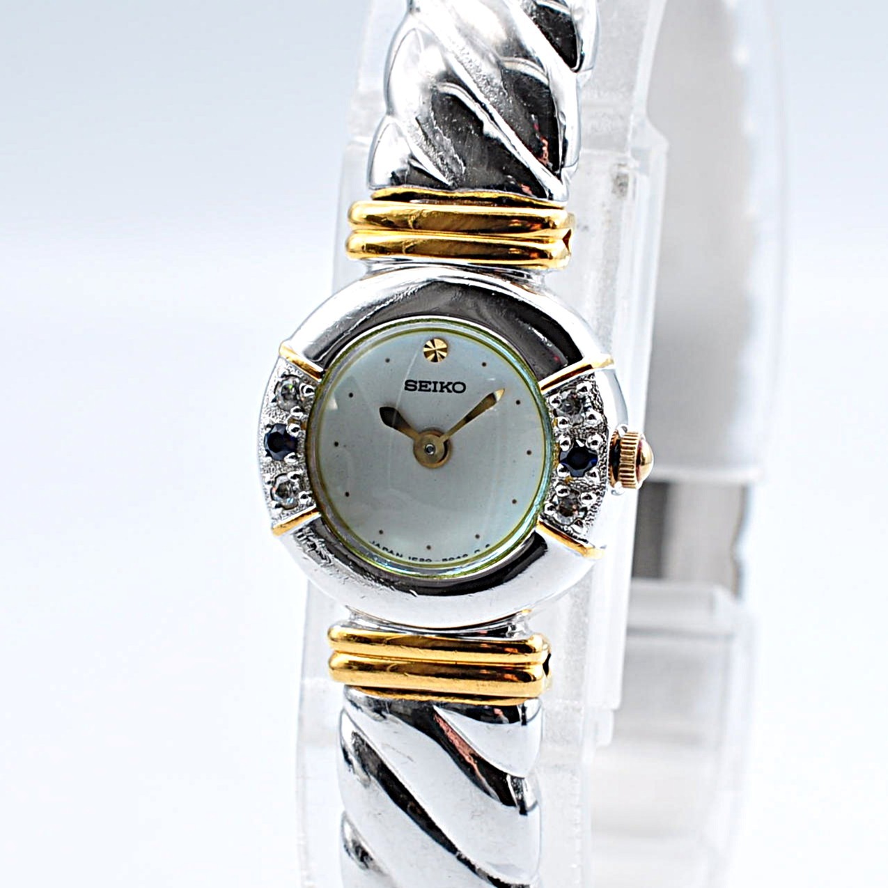 Seiko 1E20-2020 Quartz Bangle Watch Ruby & Crystal Bezel Silver Women w-1340