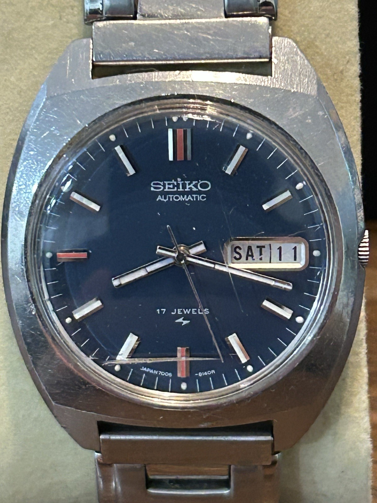 Vintage 1973 SEIKO Automatic Day/date 7006-8140R 38MM Runs Great ! Full Bracelet