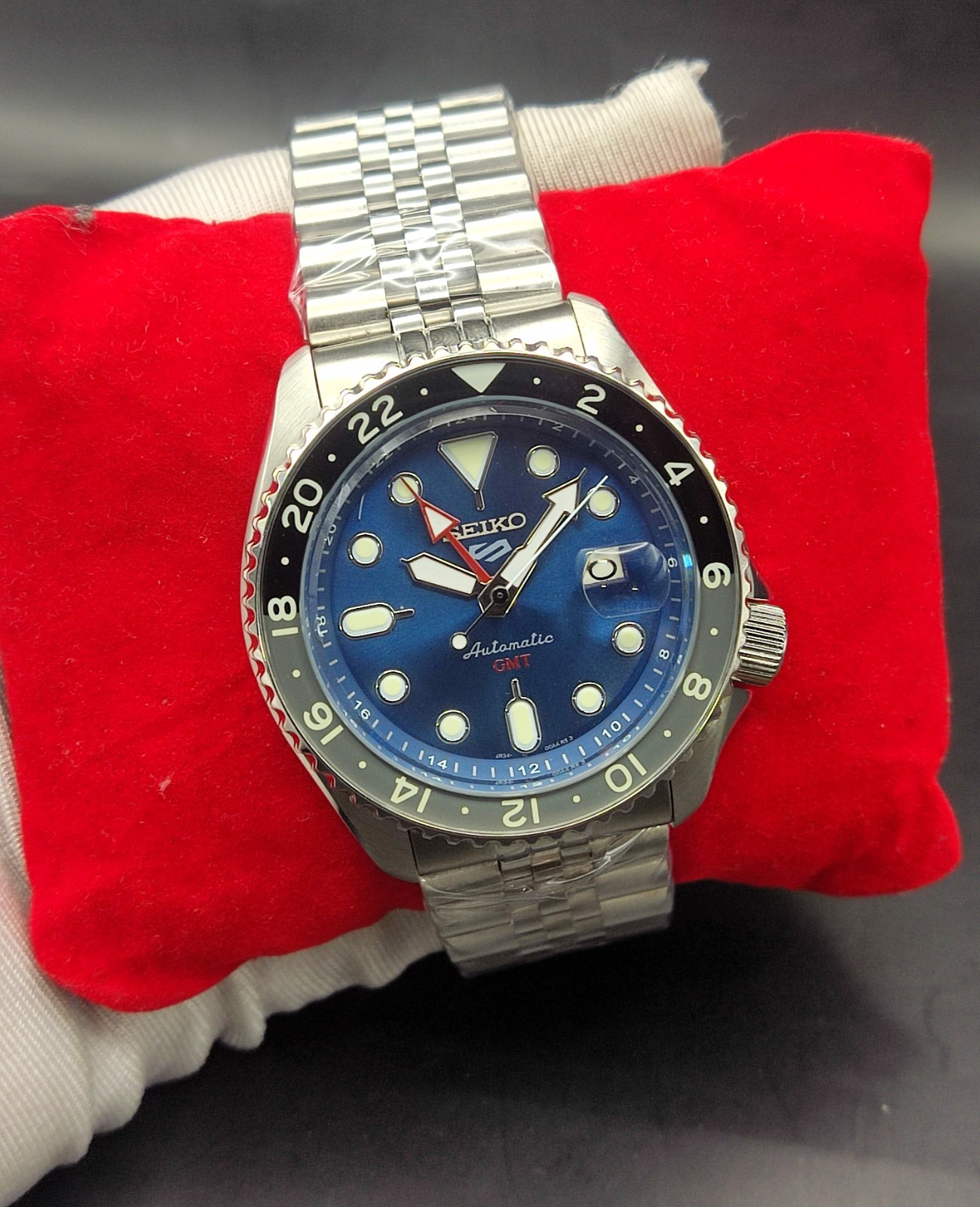 Vintage Refurbished Seiko Stainless Steel Automatic Blue Dial Men’s Wrist Watch