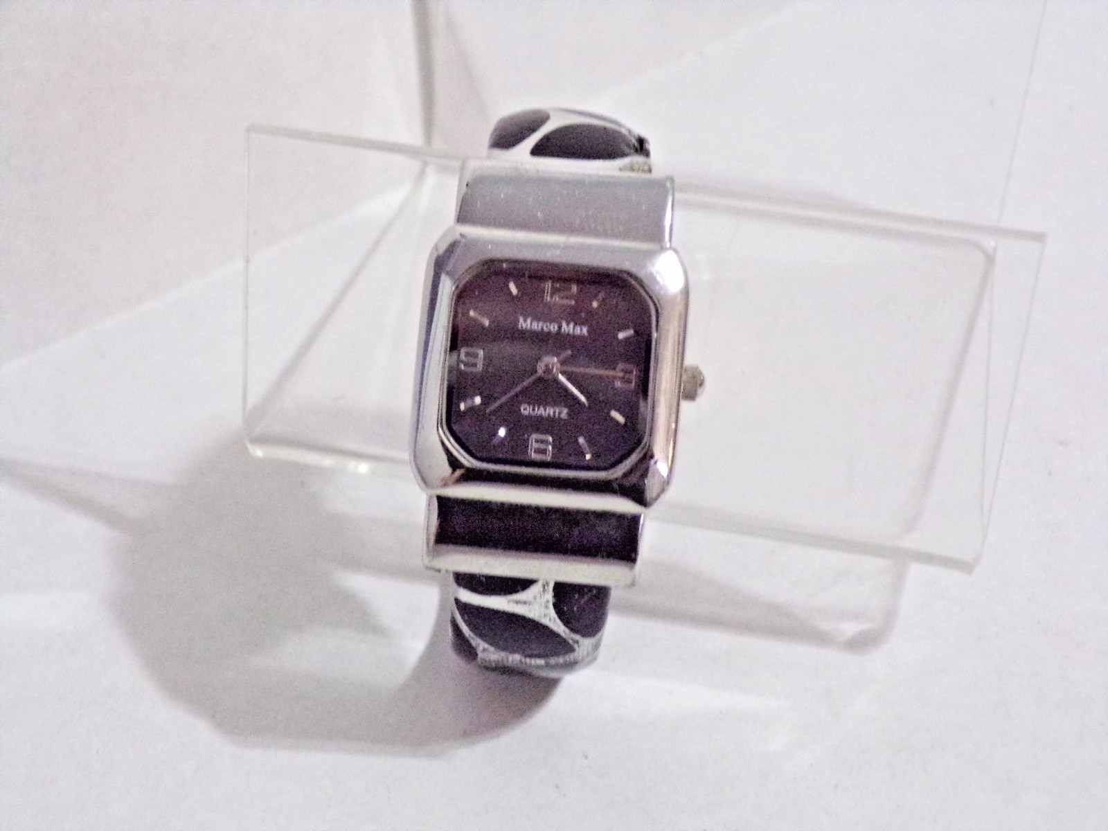 Finesse Quartz Black & Cream Cuff Band Pearl Face Square Cow Like Band
