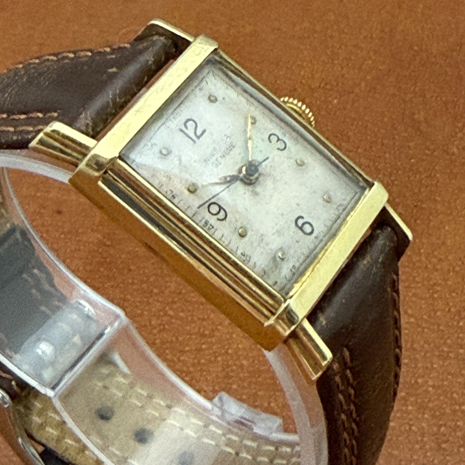 Vintage Manual Universal Geneve Tank Watch Cal 231 Fancy Lugs Dress Watch