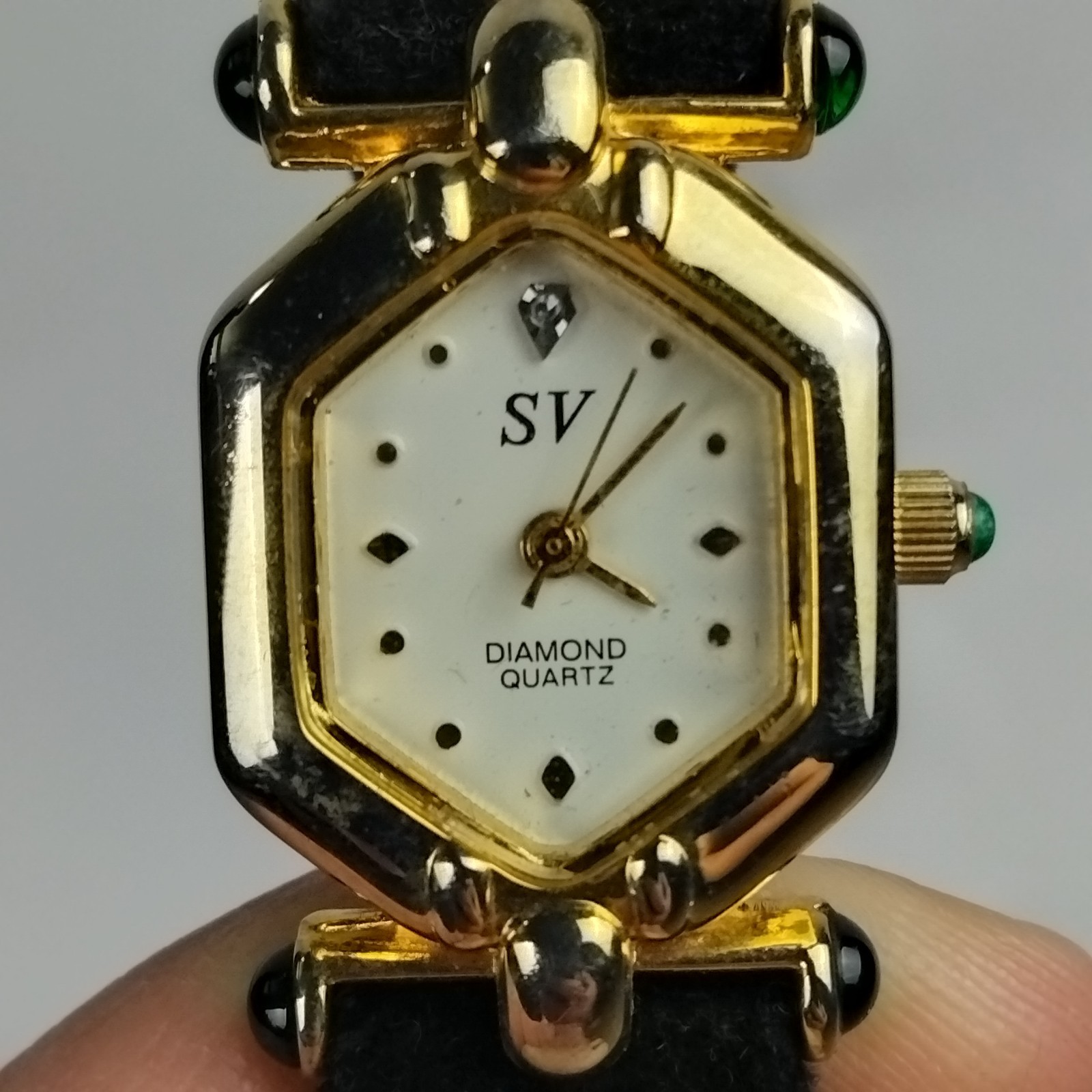 Vintage Rare Sergio Valente Womens Watch Gold Tone Hexagonal Diamond Quartz Felt