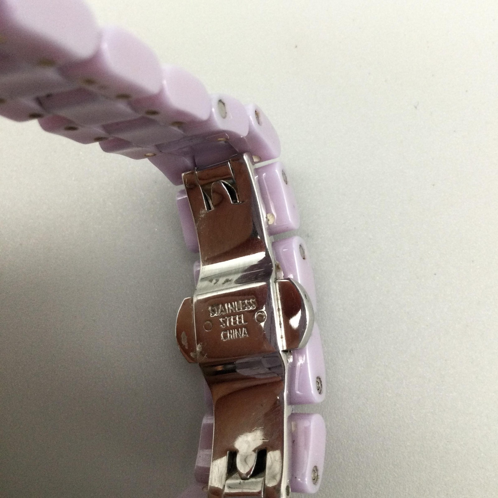 Isaac Mizrahi Live Womens Watch 34mm White MOP Purple Ceramic New Battery 6.5″
