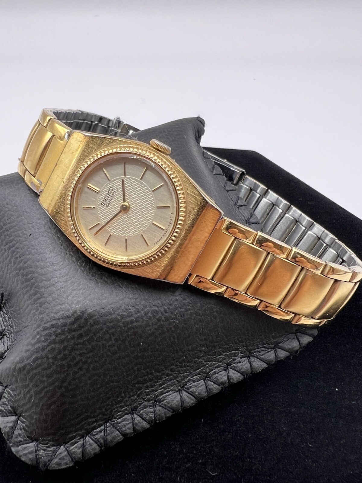 seiko watch womens vintage. Model: 5420-0059. Made In Japan.Fluted Bezel.