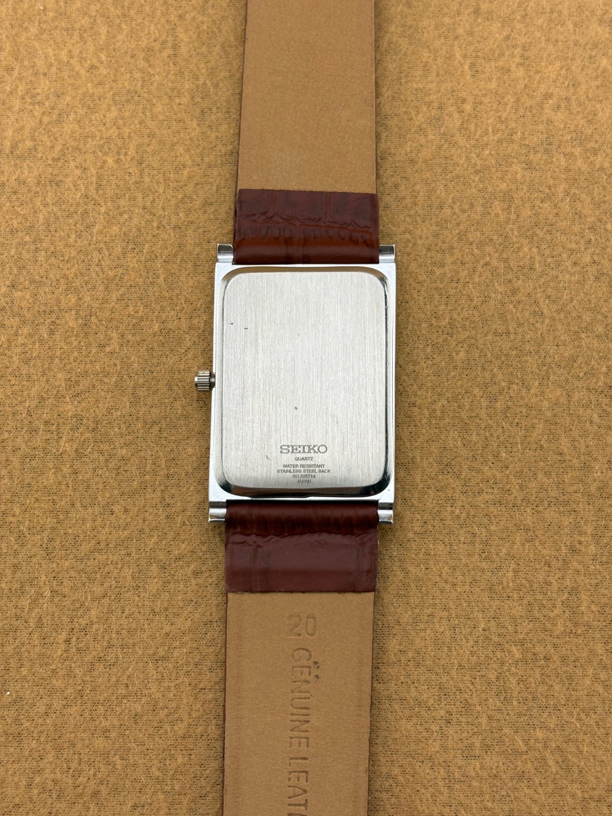 RARE RED SILVER Vintage Seiko Slim Quartz Men’s Wristwatch