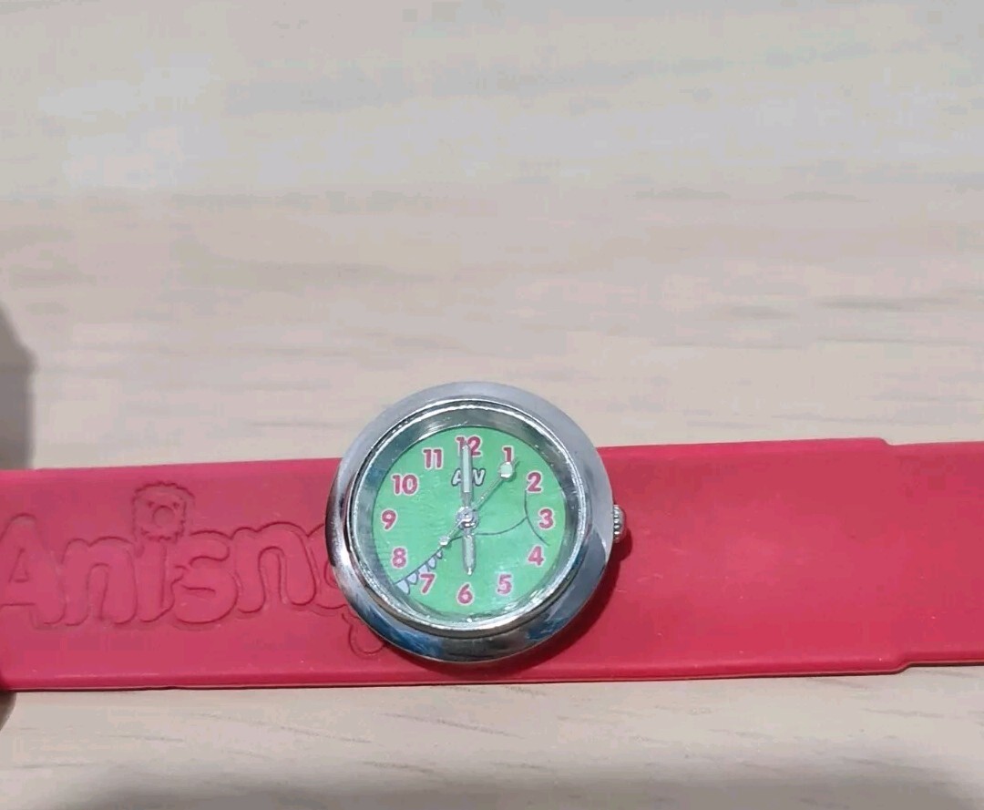 Dinosaur Themed Anisnap Wristwatch Green & Red Slap On Band Snap Band