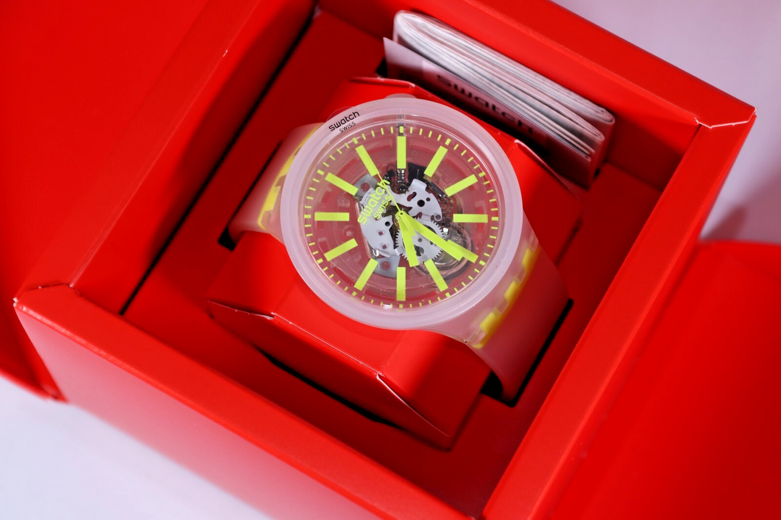 New Limited Swiss Swatch YELLOWINJELLY SO27E103 Clear Strap Neon Yellow 47MM