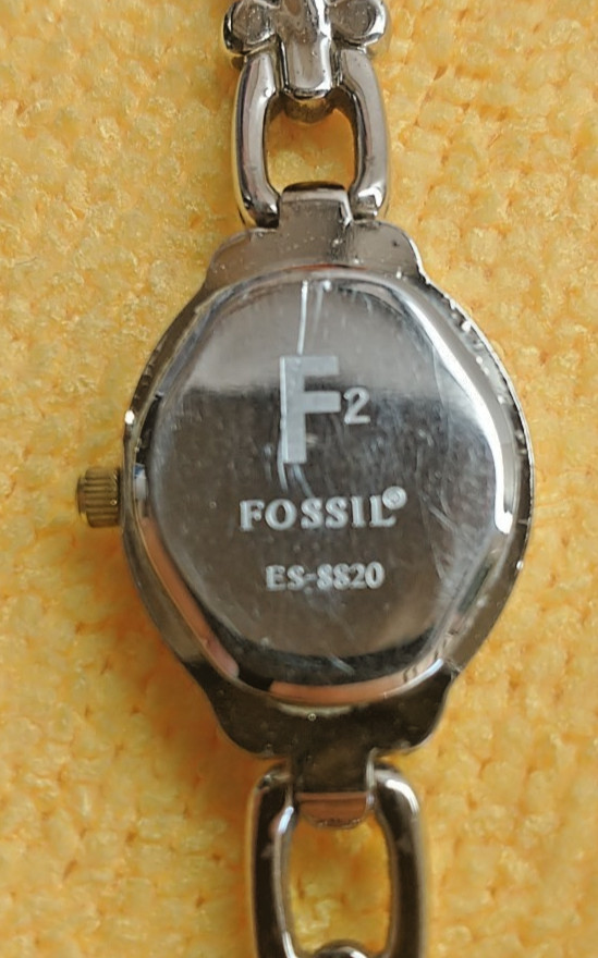 Vintage/Retro Fossil F2 Ladies Watch ES-8820, New Battery