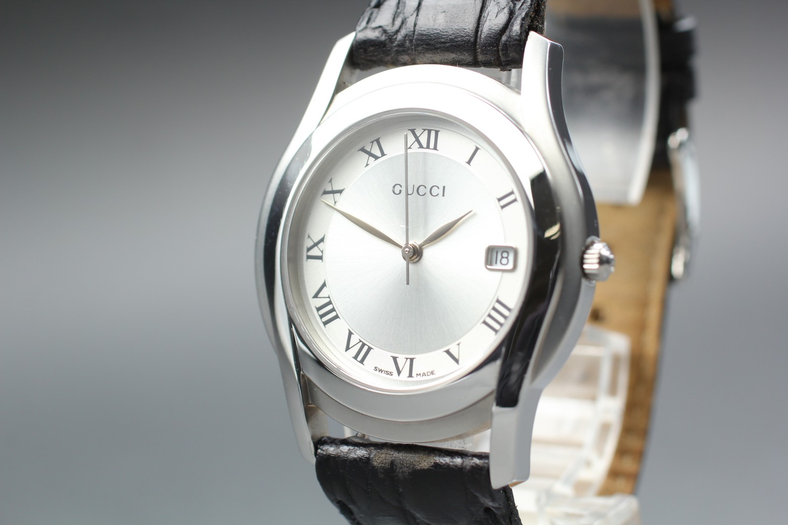 [Near MINT] Vintage Gucci 5500M 34mm White Dial Date Men’s Quartz Watch JAPAN