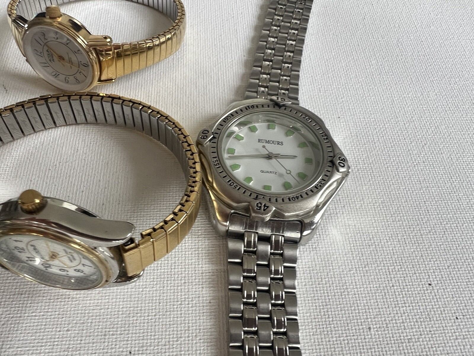 lot of eight watches various brands need batteries various brands