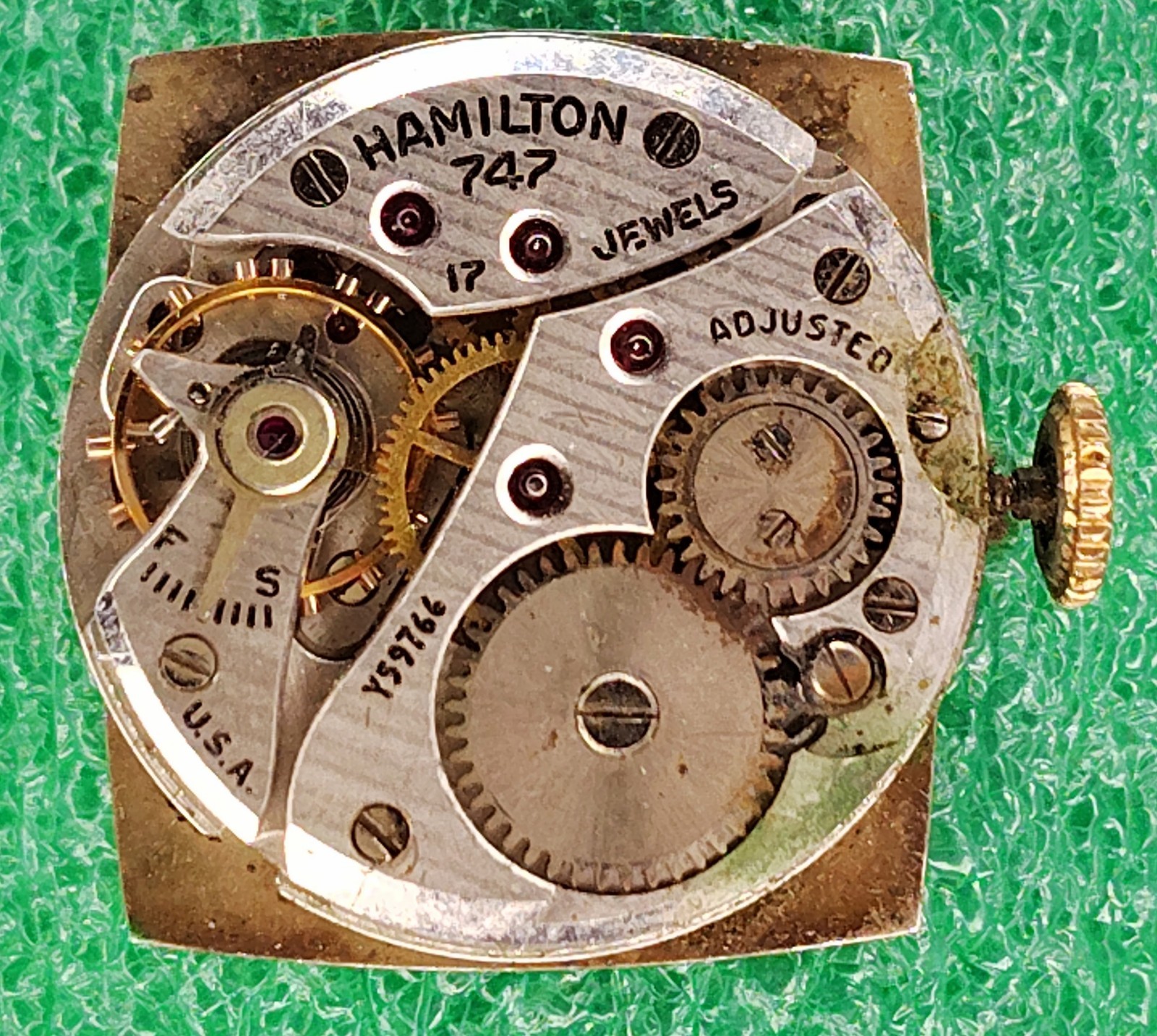 lot M206 mens Hamilton 747 Manual Movement Balance Rotates Vintage Watch Parts