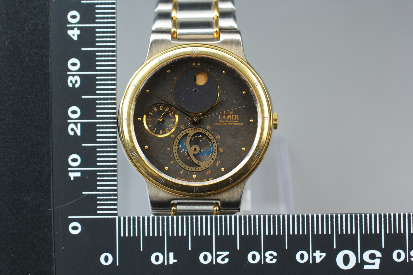 Vintage 80s Citizen Club La Mer 4360-432274 Moon Sign Textured Dial Qz Men Wacth