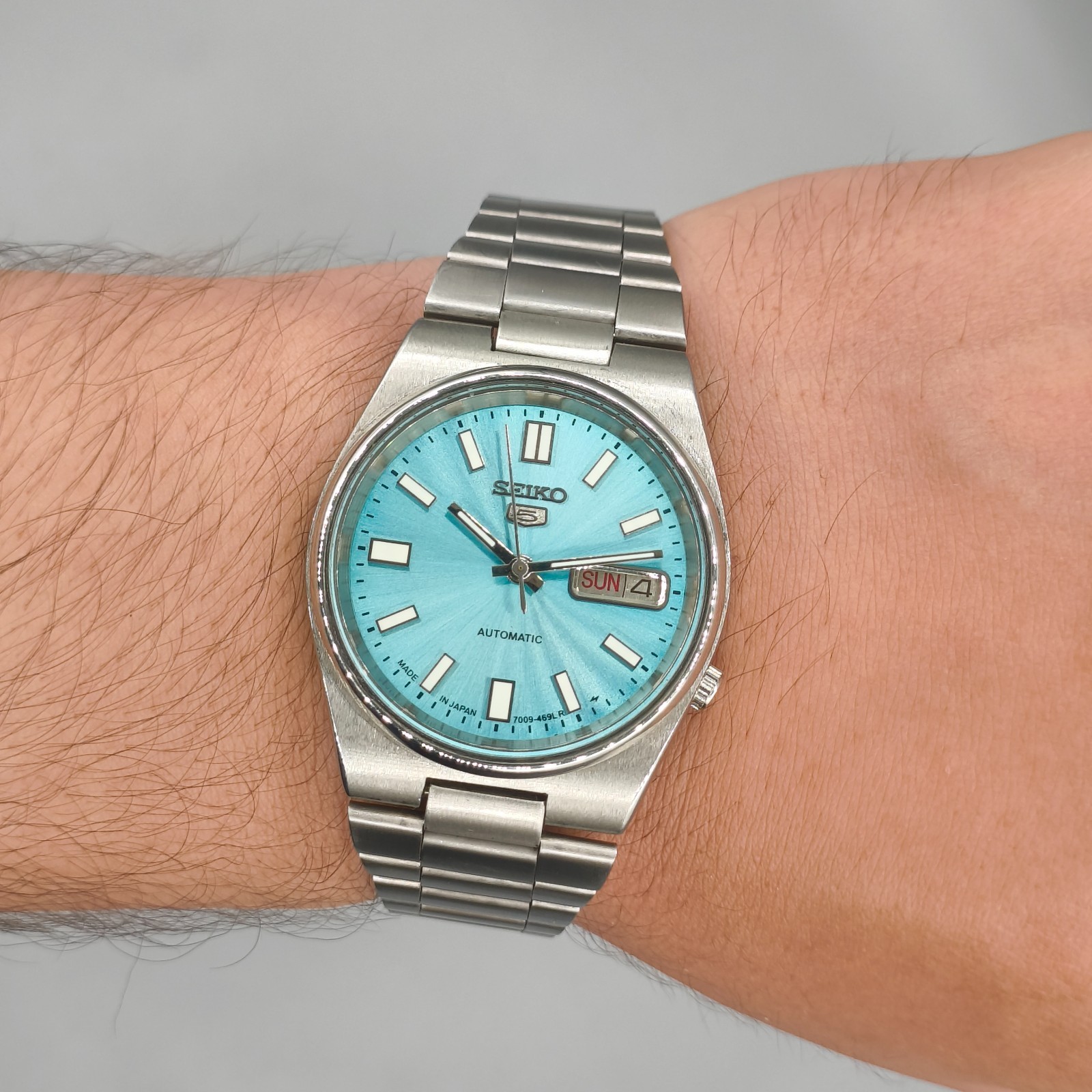 Vintage Seiko 5 Automatic 7009 Men’s Watch Ice Blue Dial 37 mm Day/Date Japan