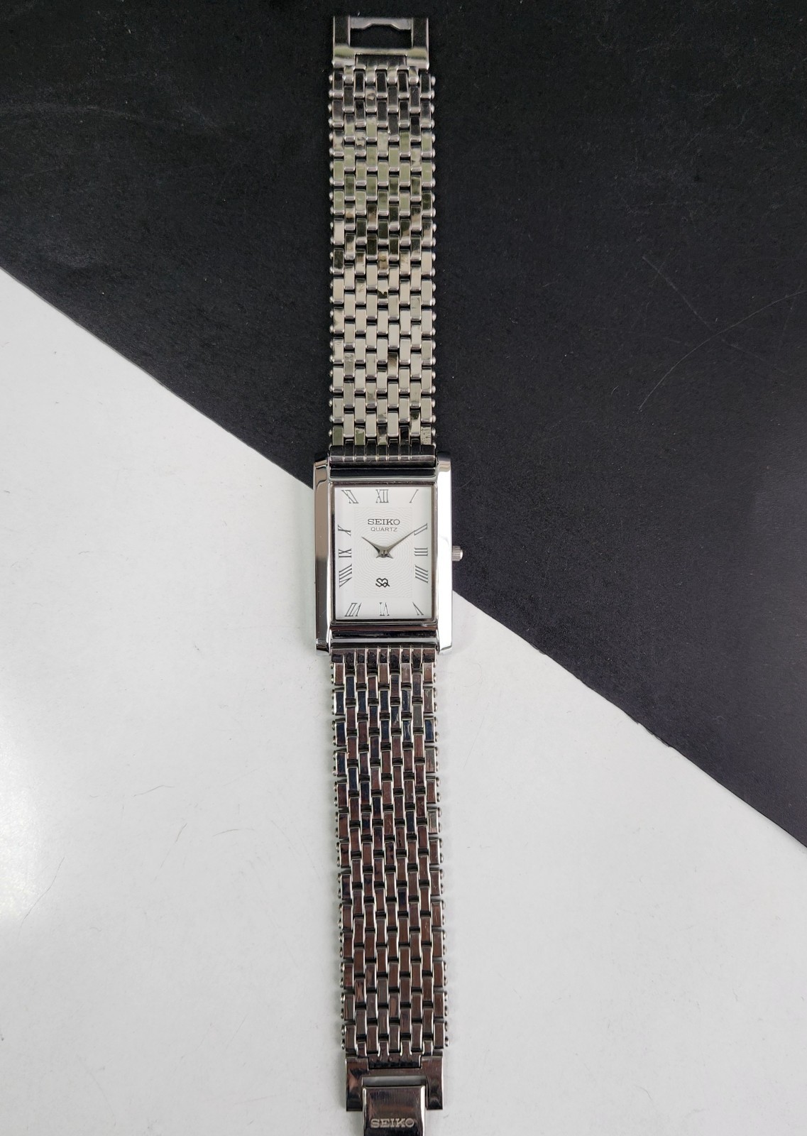Vintage Seiko Slim Tank Quartz White Red Dial Dress Watch-Free Shipping