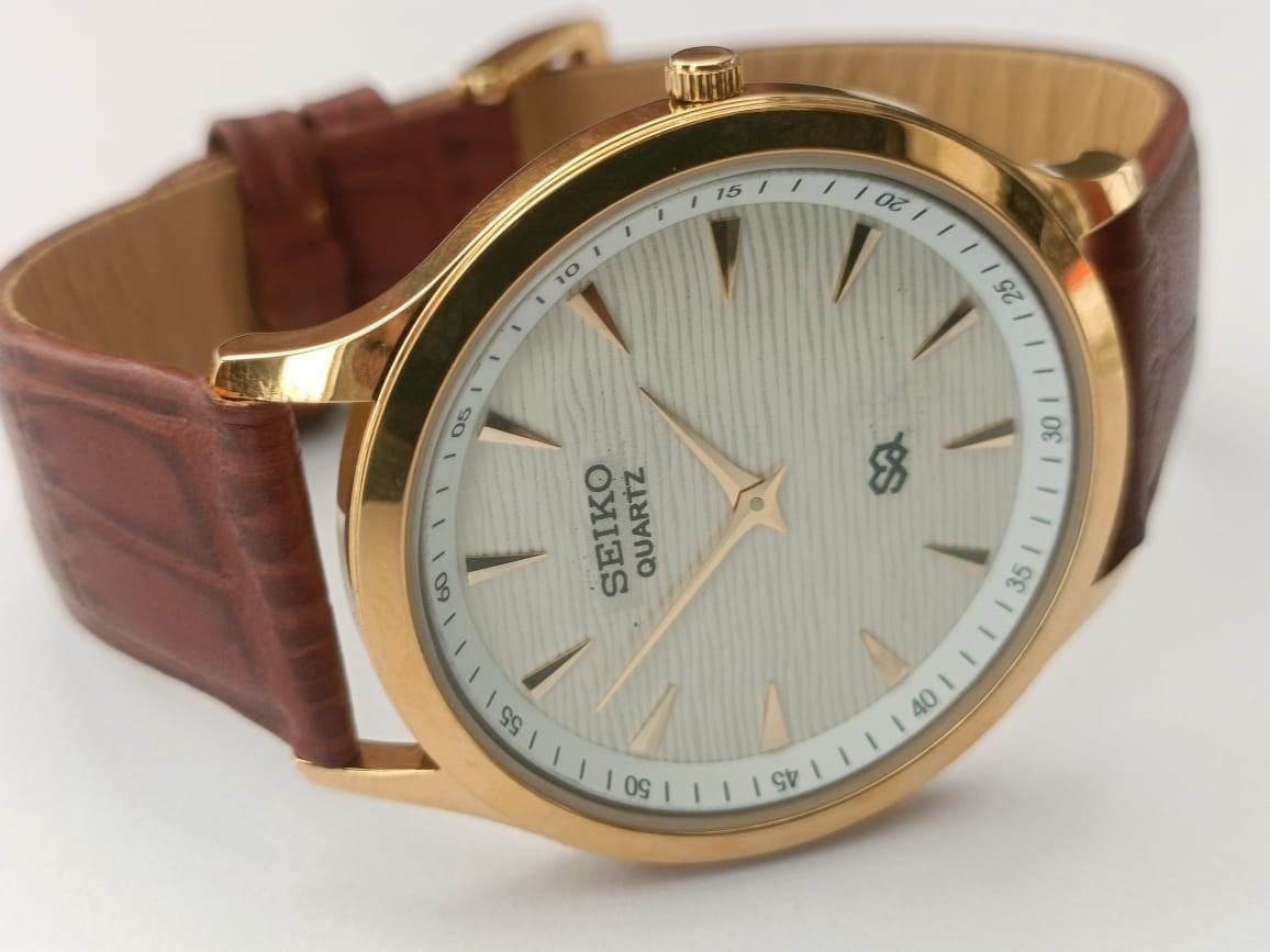 Vintage Seiko Quartz Japan Made White Dial Men’s Wrist Watch Looking Good