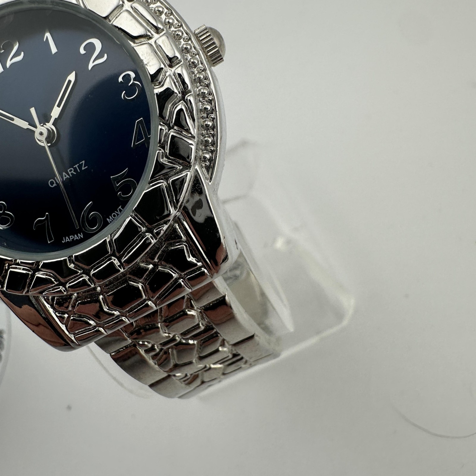 Chico’s Womens Watch 36mm Blue Dial Silver Tone Bangle Jewelry Clasp – Size 6.5″