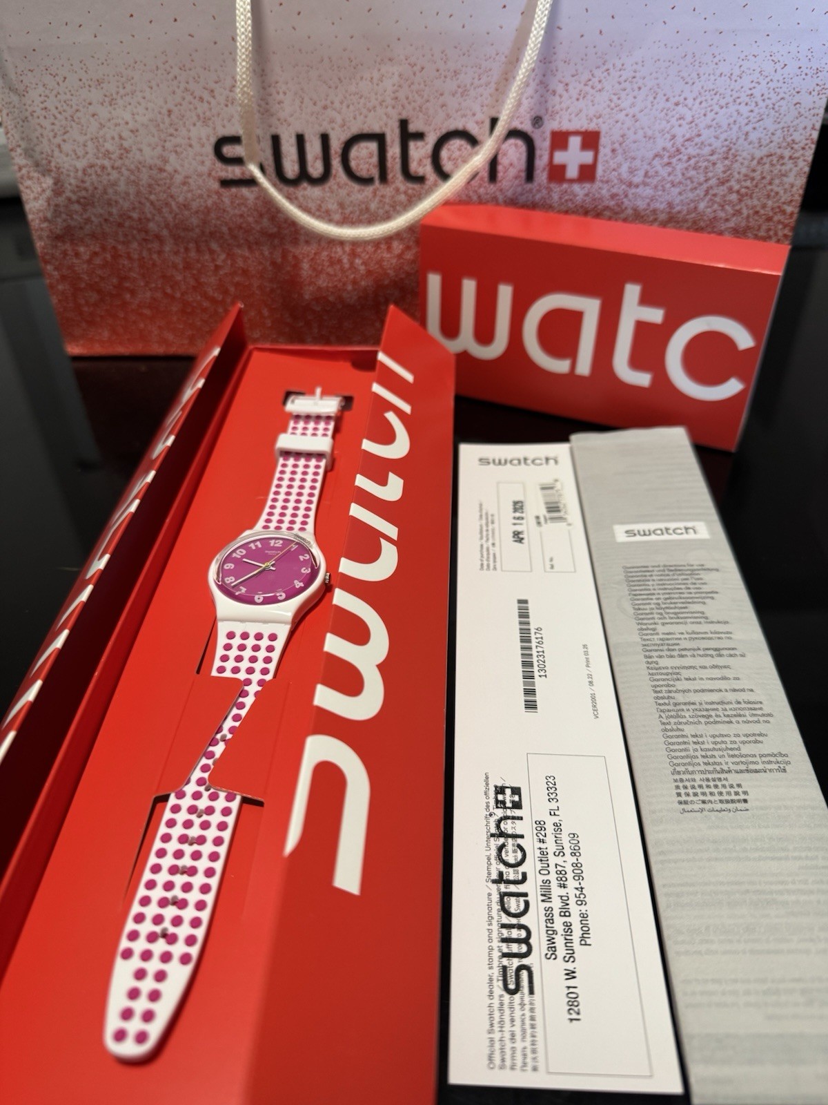 NEW🚨 Swatch PINKDOTS GW190 34mm White Pink Dots Limited Watch