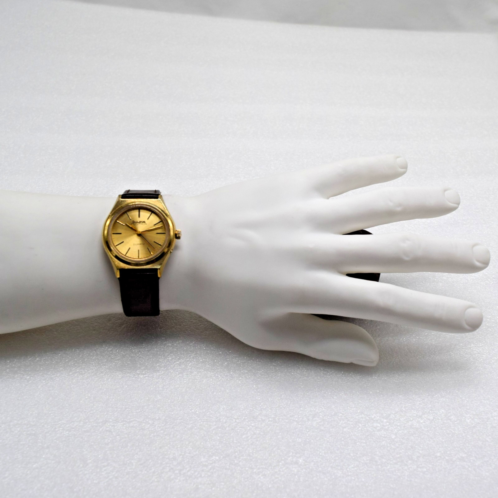 Vintage 1977 Bulova Accutron 35mm Gold Tone Men’s Swiss Quartz Watch-New Band