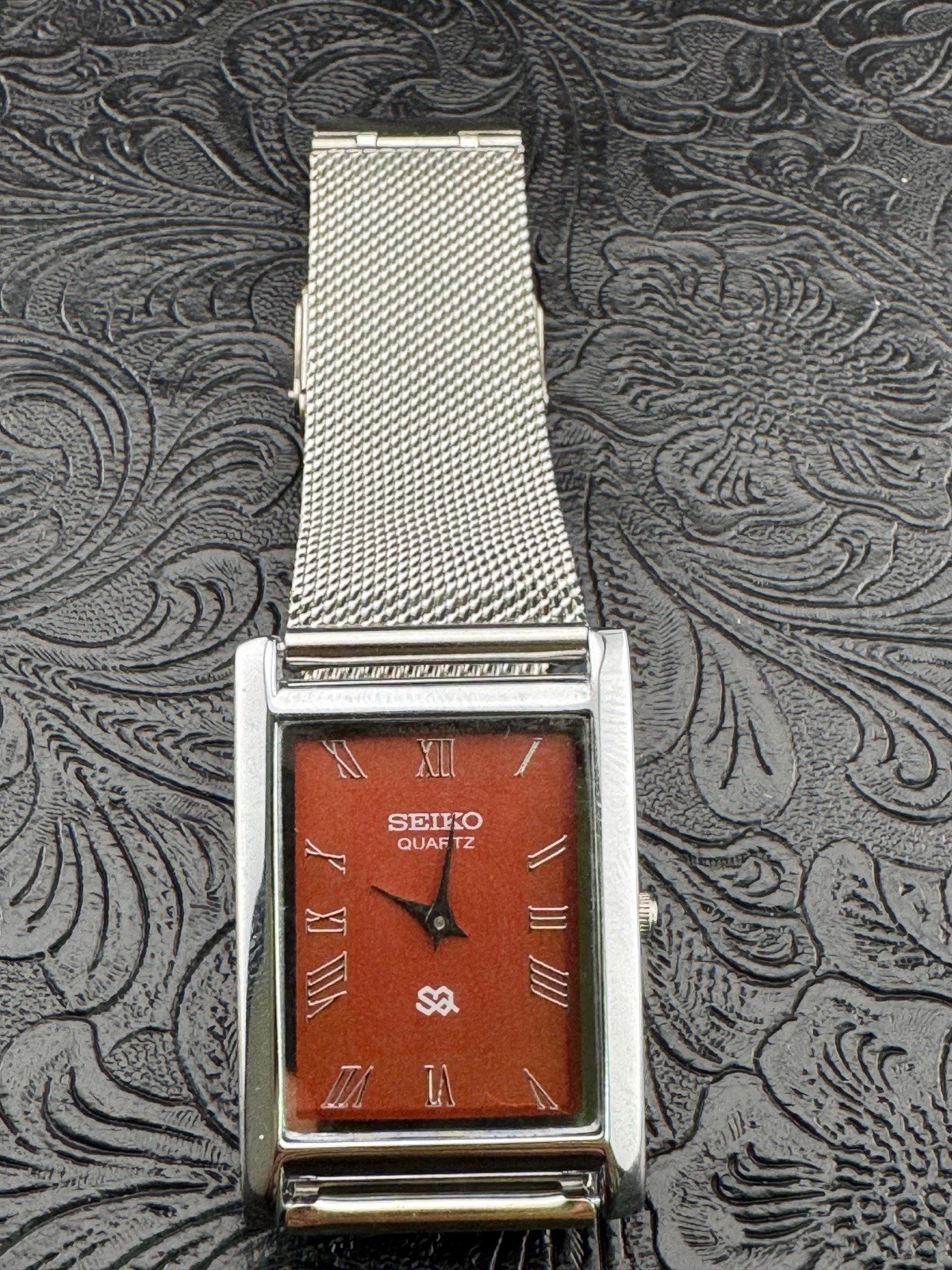 RED DIAL WITH SILVER CASE Vintage Seiko Slim Quartz Men’s Wrist Watch