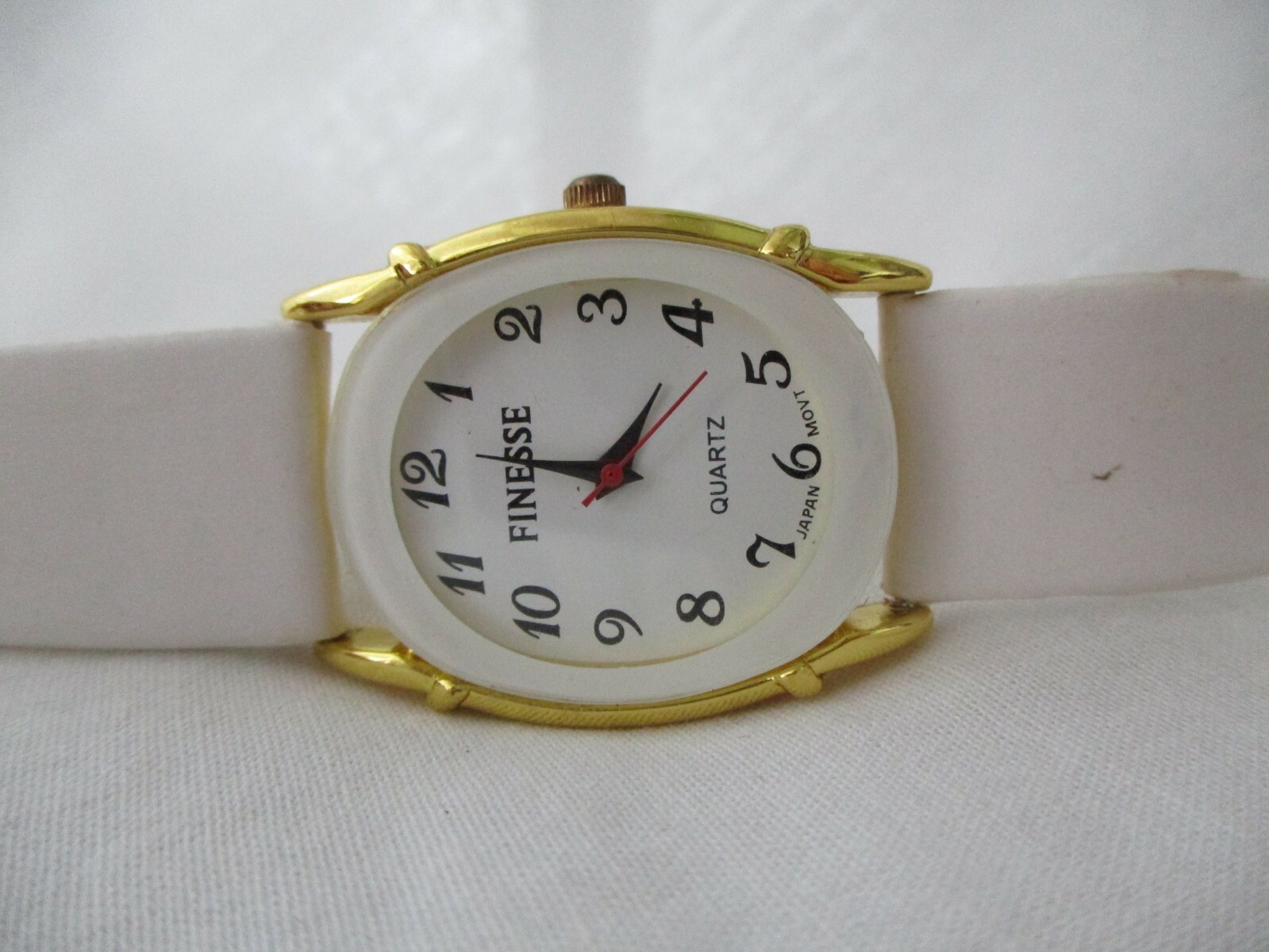 Finesse Oval White Watch, Buckle Band, WORKING!
