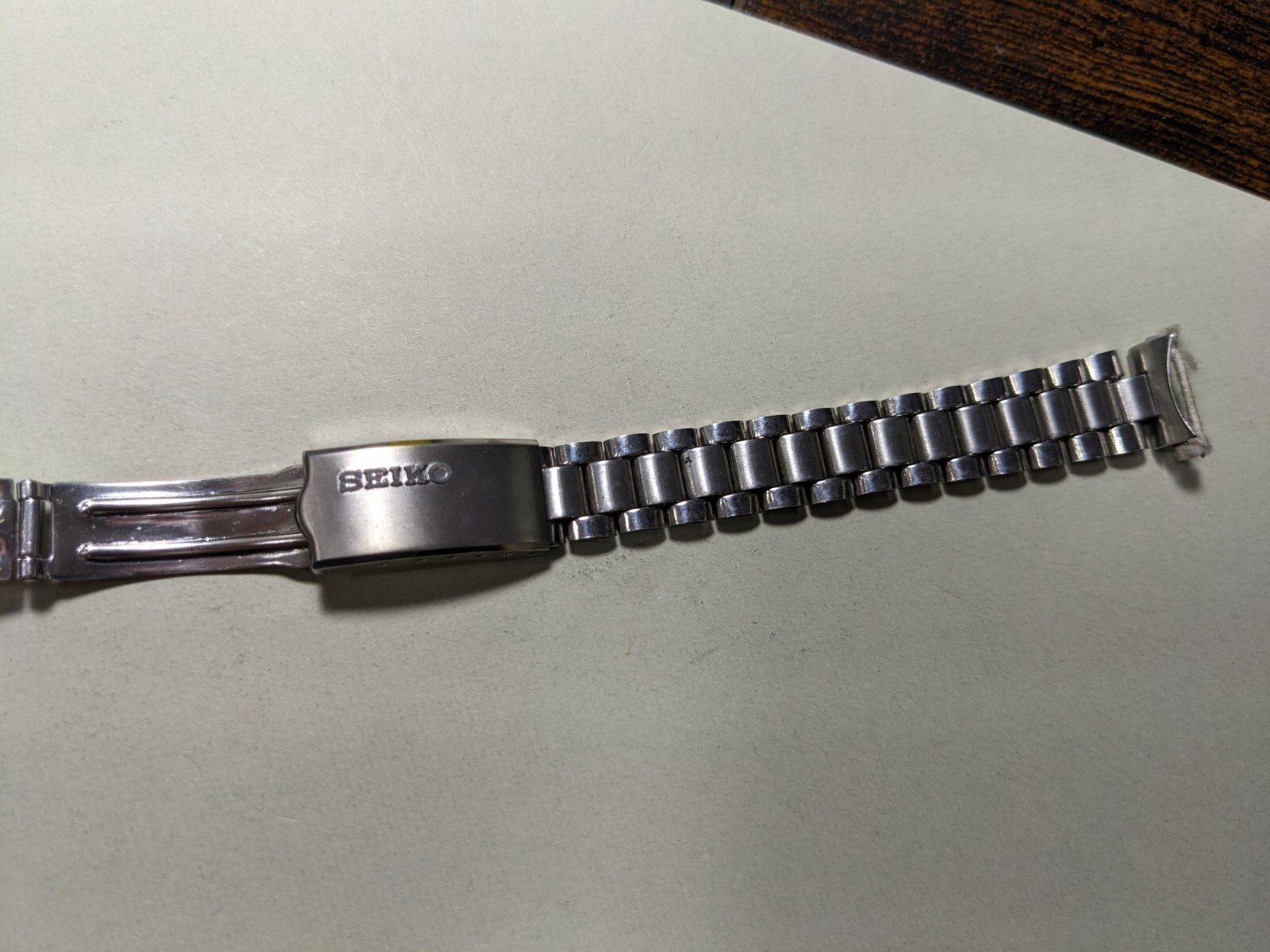 VINTAGE SEIKO LADIES NEW OLD STOCK. WATCH BAND 11.5 MM LUGS.