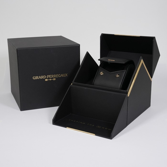 Girard-Perregaux Laureato 42mm 81010-11-431-11A Blue Box/Paper