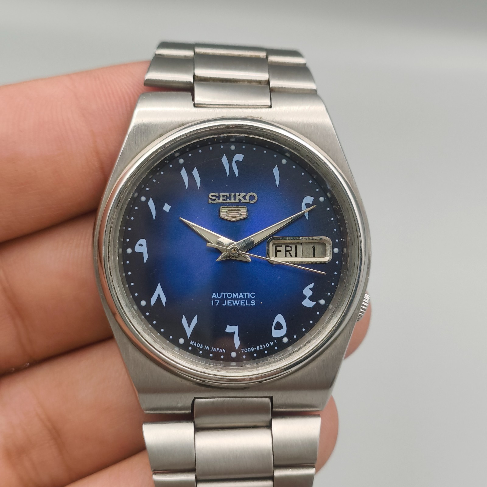 Vintage Seiko 5 Automatic 7009 Mens Watch Blue Arabic Dial 36 mm Day Date Japan