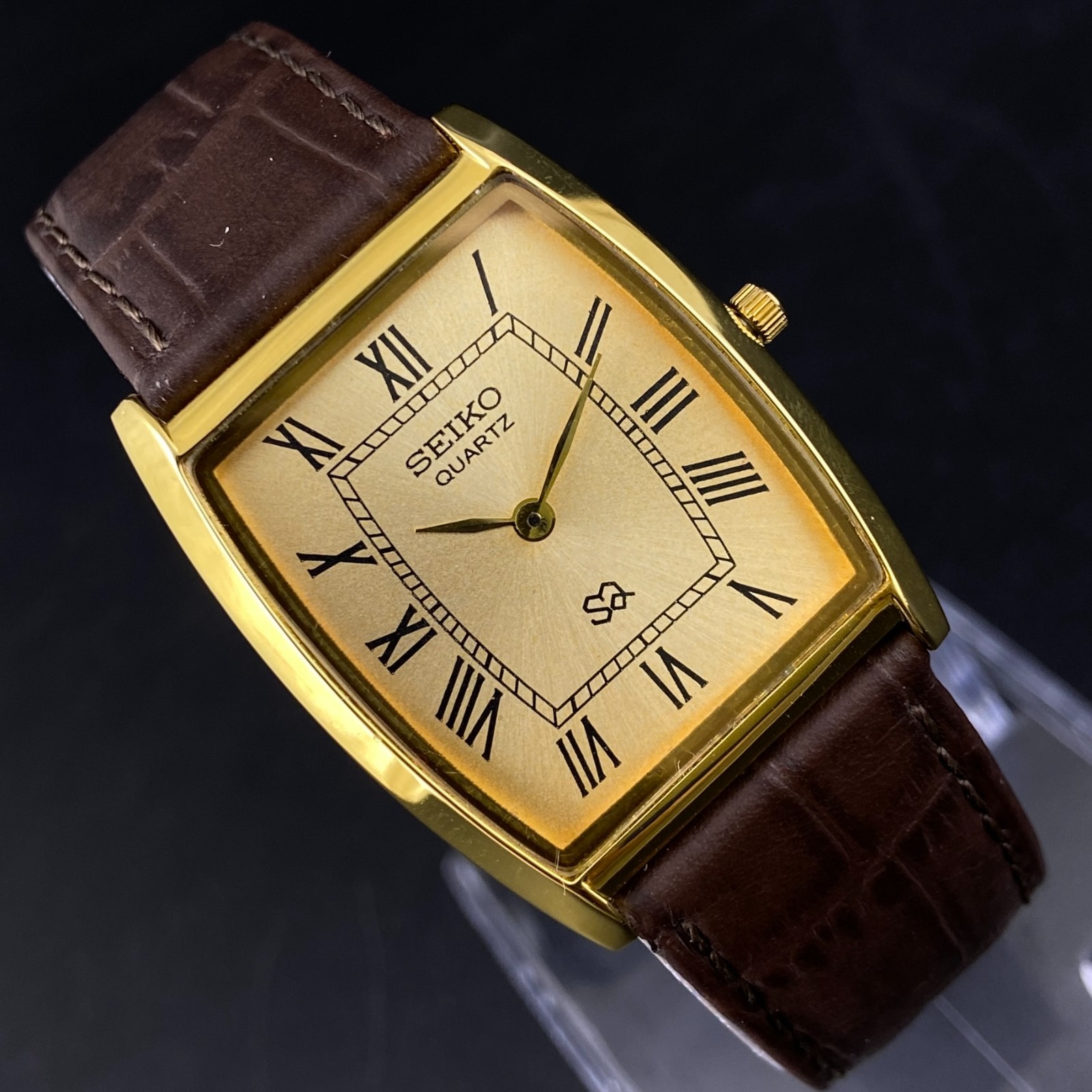 Vintage Seiko Slim Quartz Gold Face Curve Gold Japanese 30MM Men’s Watch A57