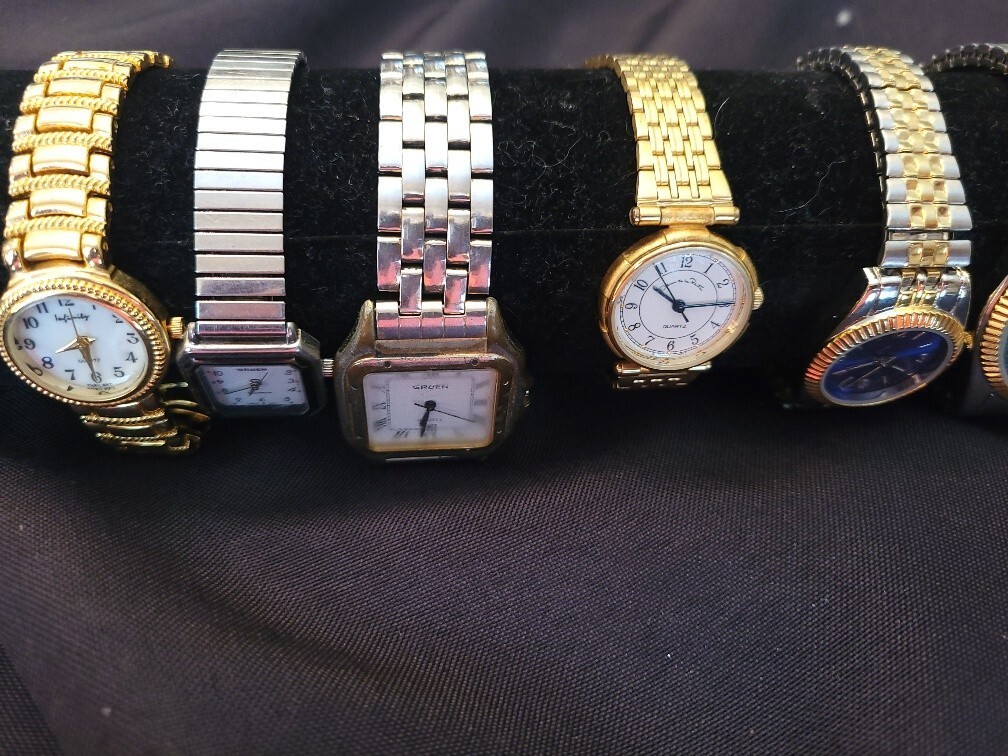 Mixed Lot of 10 Vintage Men’s & Women’s Watches Various Brands Untested