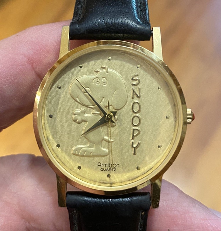 Vintage Armitron Snoopy Peanuts Mens Watch 32mm 1958 Gold Tone Embossed