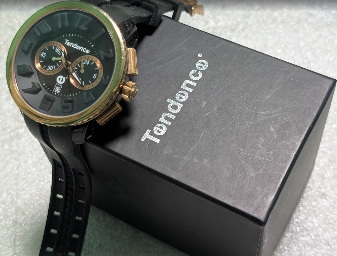 Tendence Gulliver 02046012 watch, with a black gold bezel, 50 mm, with a box