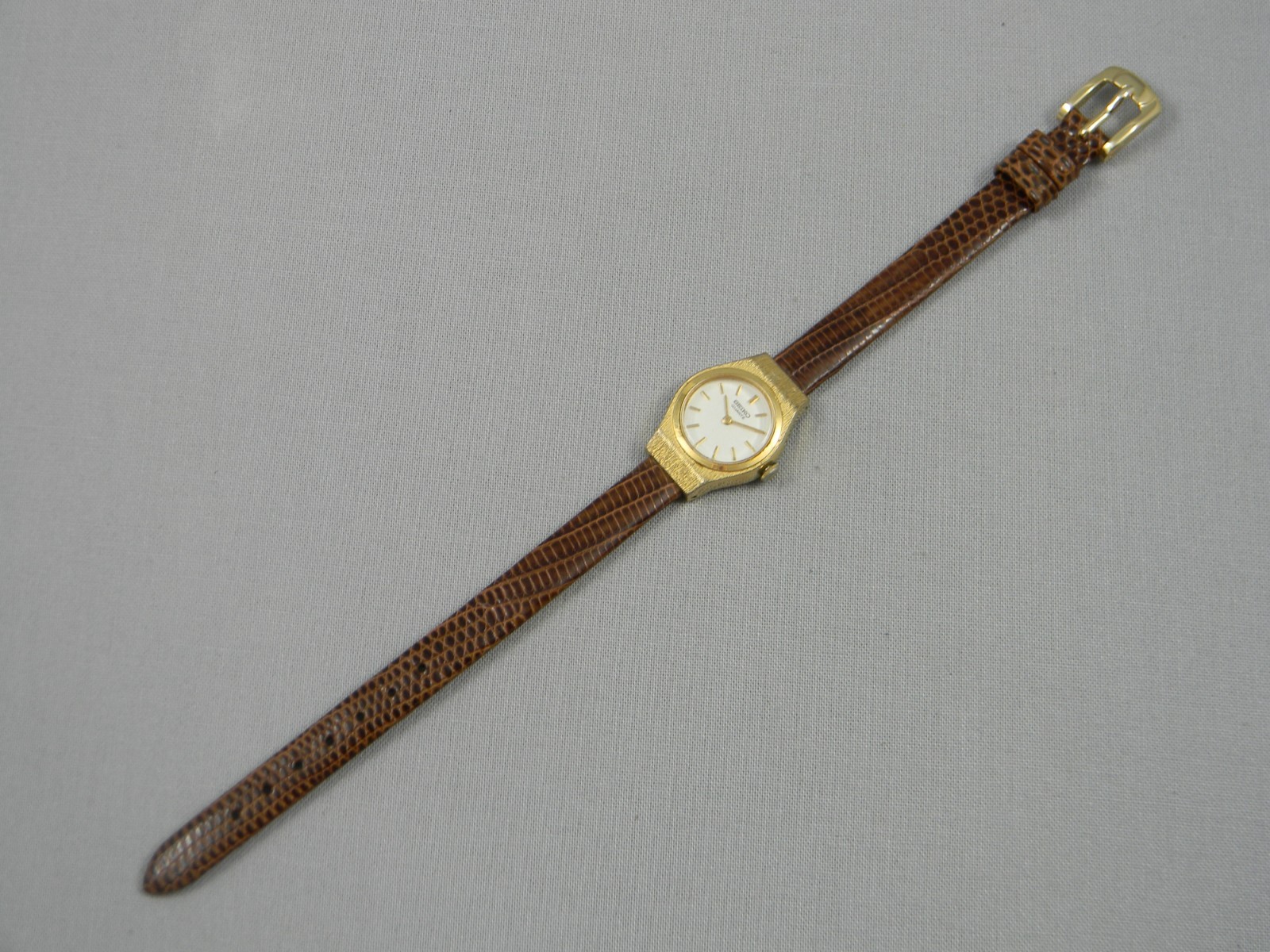 Vintage Seiko Watch Women 8 Jewel Quartz Dainty 19mm New Lizard Band New Battery