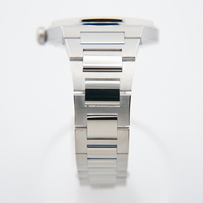 Girard-Perregaux Laureato 42mm 81010-11-431-11A Blue Box/Paper