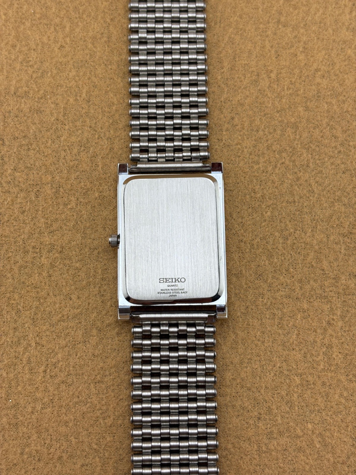RARE RED SILVER Vintage Seiko Slim Quartz Men’s Wristwatch