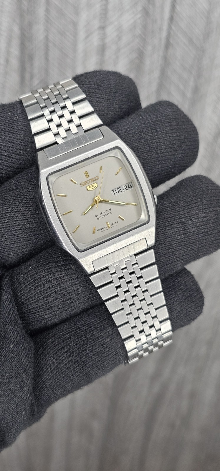 vintage Seiko 5 automatic 21 jewels 7009-5862 day/date men’s wristwatch Japan