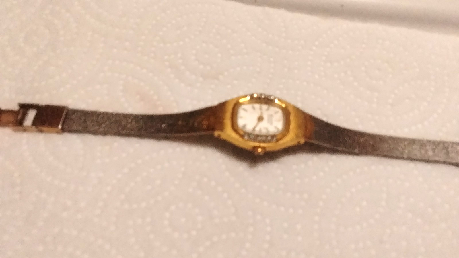Jewelry Bulova Womens Quartz Watch Vintage (gold tone)