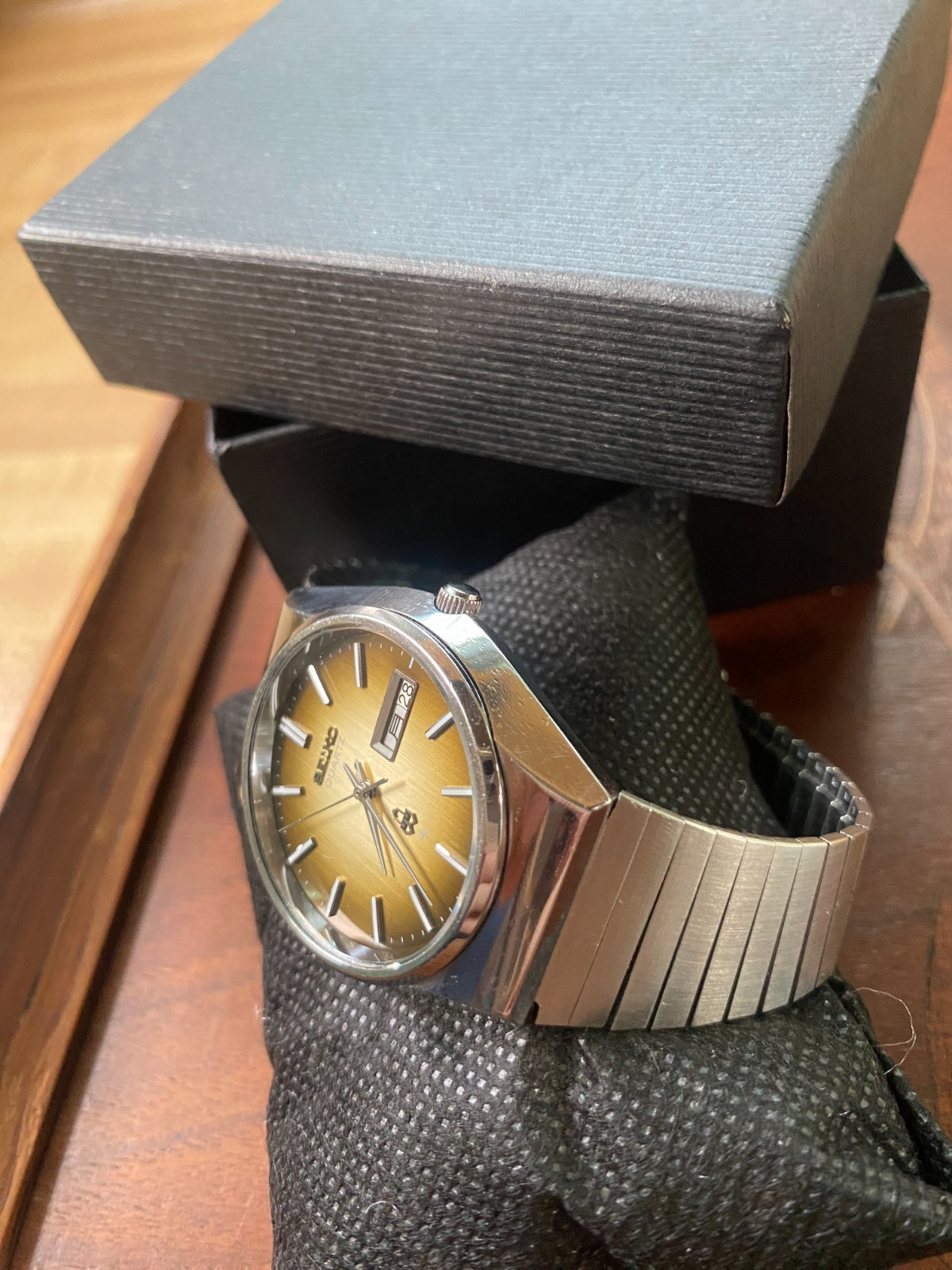 Vintage JDM Seiko Quartz 0843-8070S Mens Watch – Kanji Date Wheel