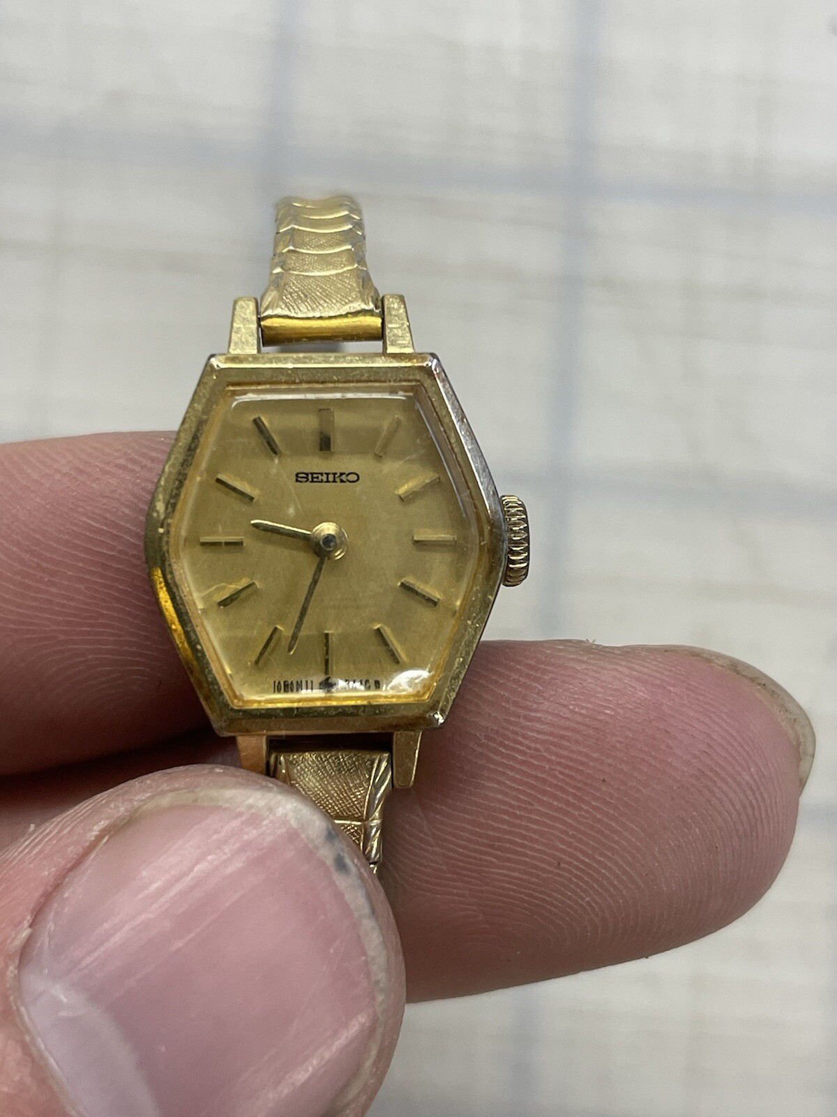 1970 SEIKO Vintage Womens Mechanical Watch 11-5199 Hexagonal GOLD Toned RUNS!