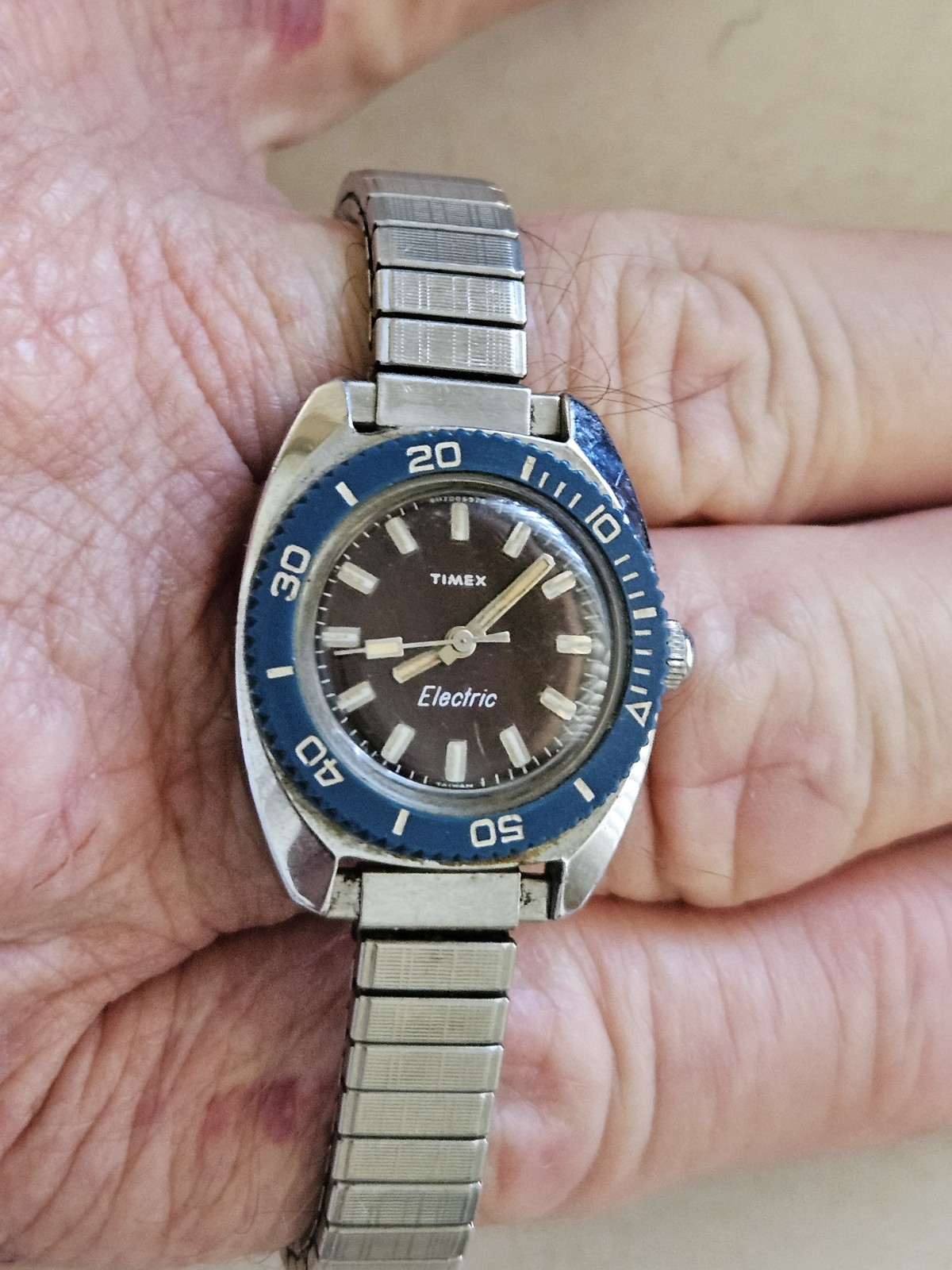 Vintage 1970s Timex Electra Diver-Style Watch Blue/Green Omni Rotating Bezel NR