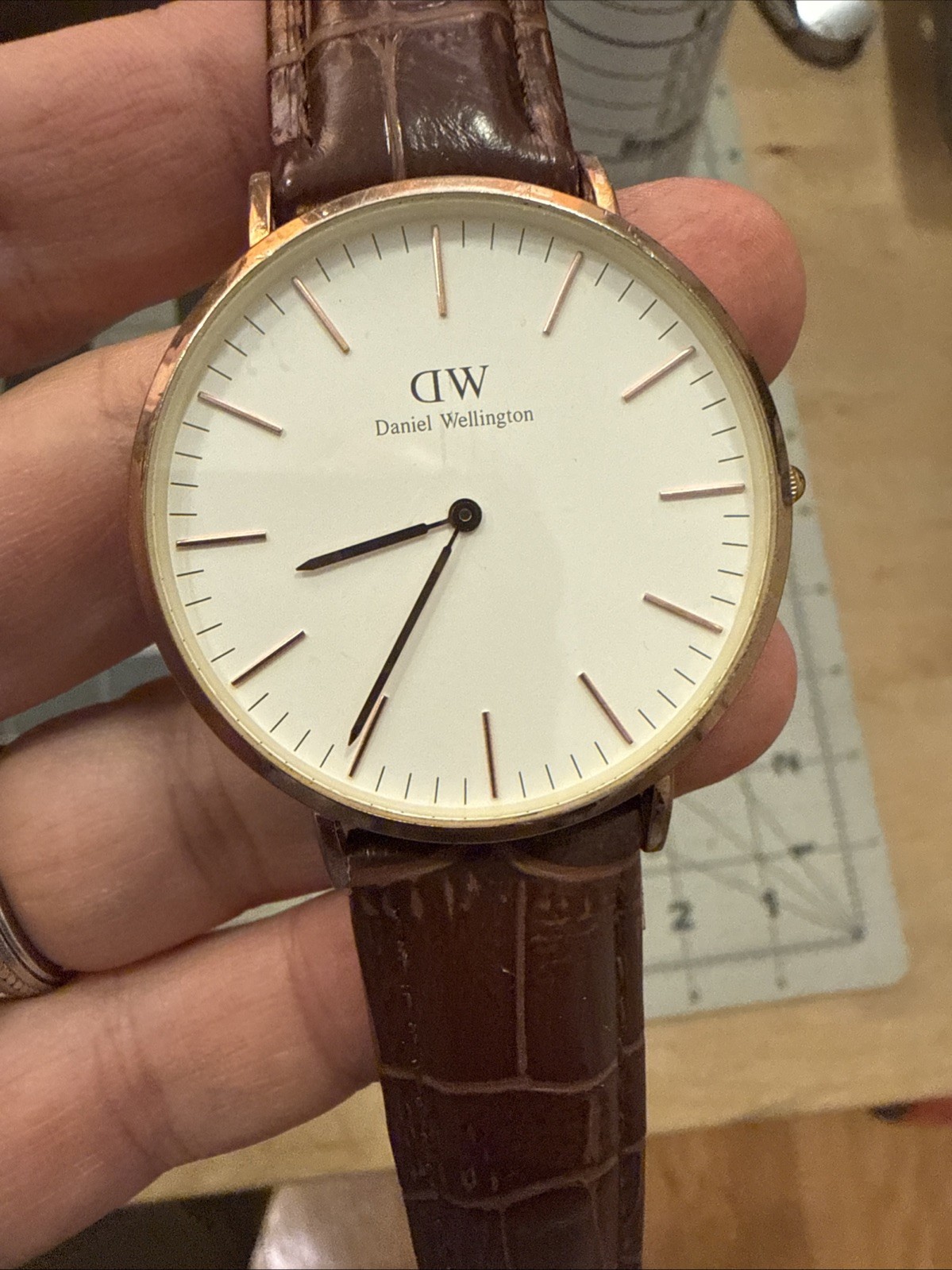 Daniel Wellington Men’s Classic Gold 40 mm White classic dial new battery