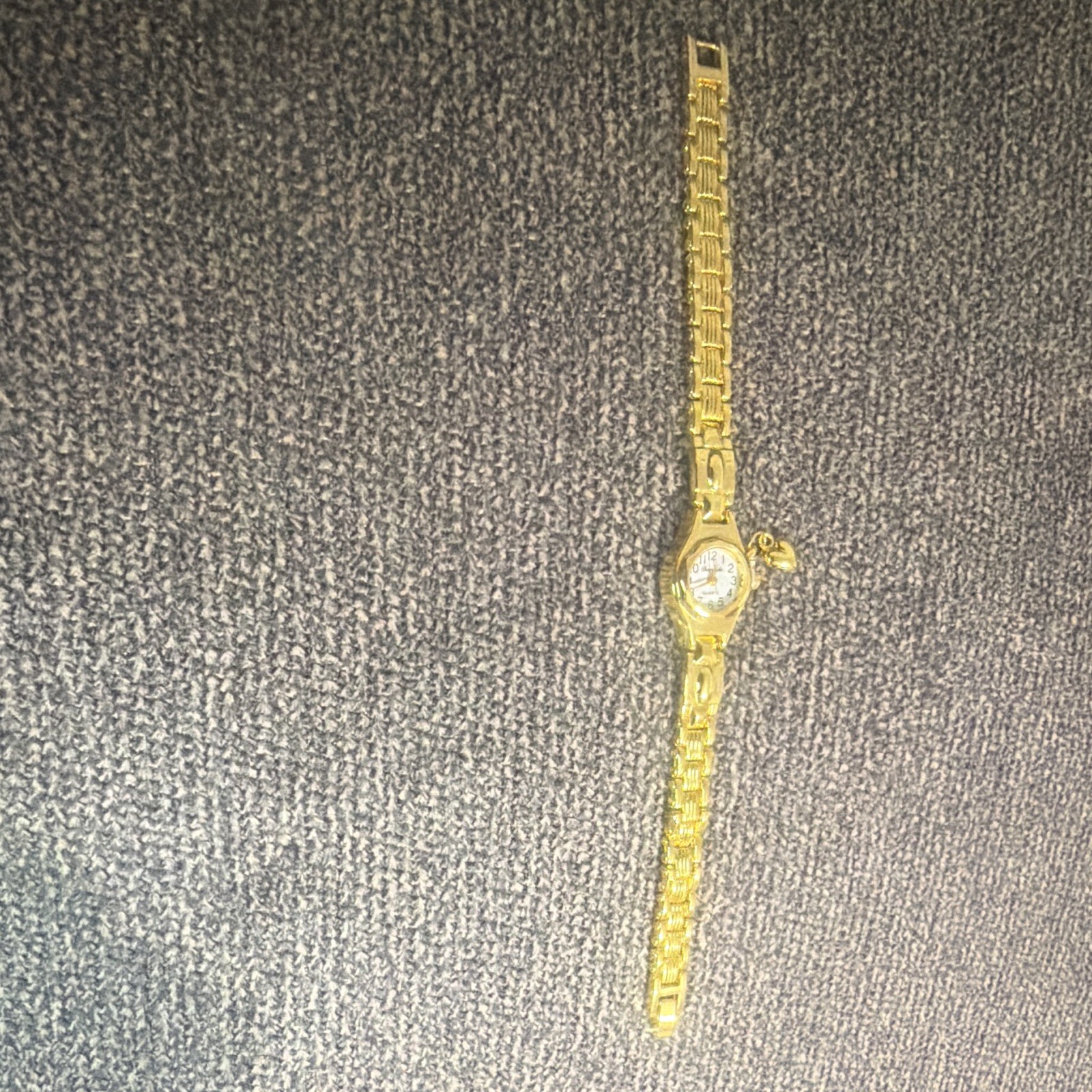 Women’s Gold Tone Metal Bracelet Wristwatch Analog White Dial Round 12-Hour
