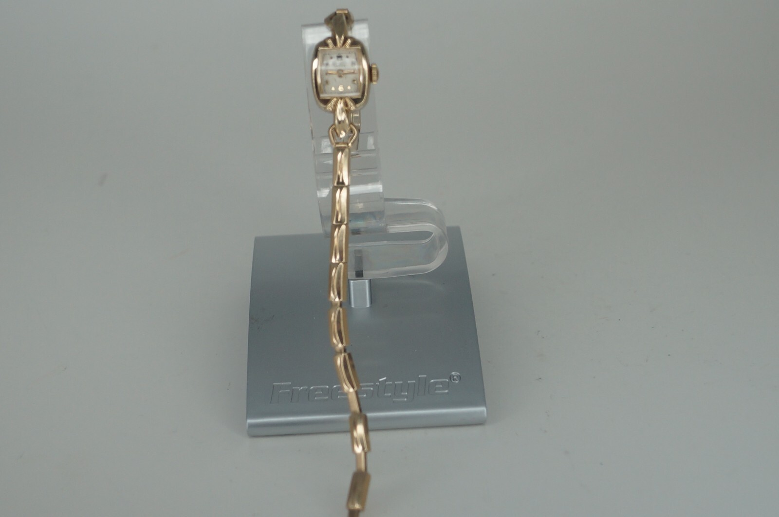 Unique – HAMILTON ILLINOIS Watch – Gold Tone – 17 Jewels – Finesse 12K G.P. Band