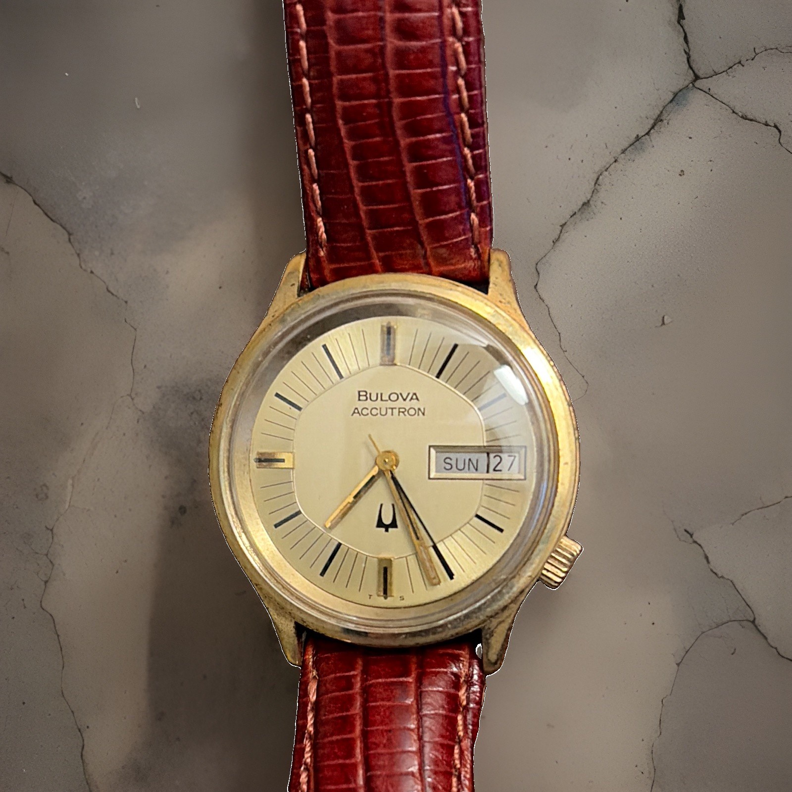 Bulova Accutron Vintage Men’s Day/Date Tuning Fork Gold Dial 36-39mm