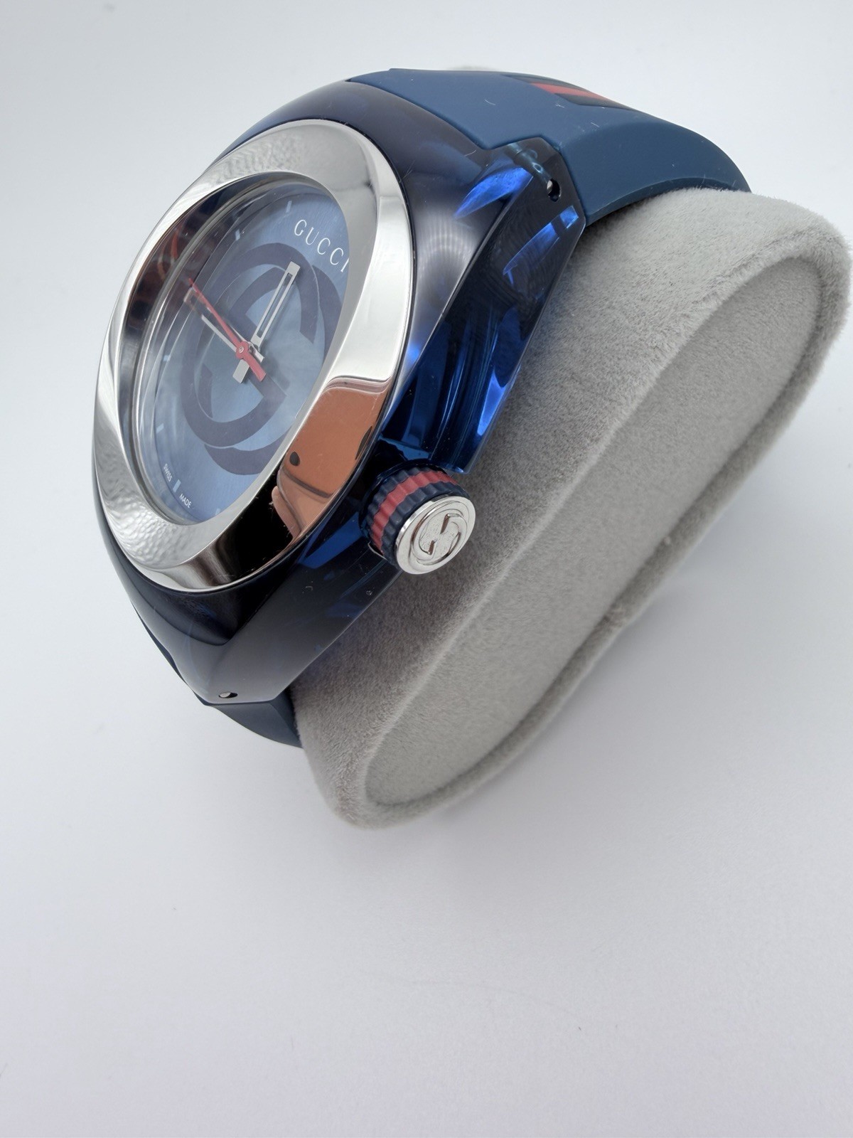Gucci YA137104 Sync Blue Dial Silicone Strap Men’s Watch – Blue