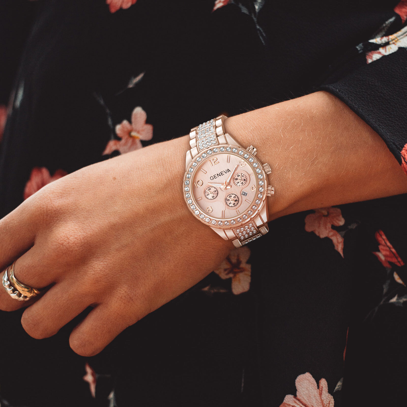Women’s Rose Gold Quartz Watch Stainless Steel Classic Waterproof Business Gifts