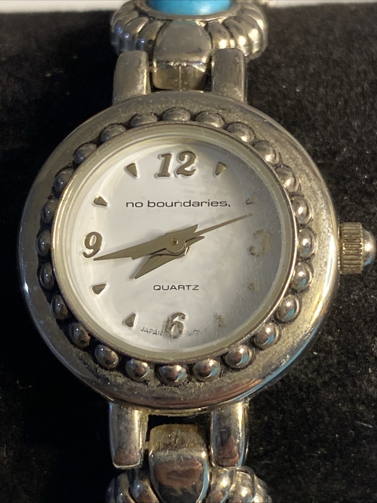 No Boundaries Analog Wristwatch with Quartz Movement New Battery