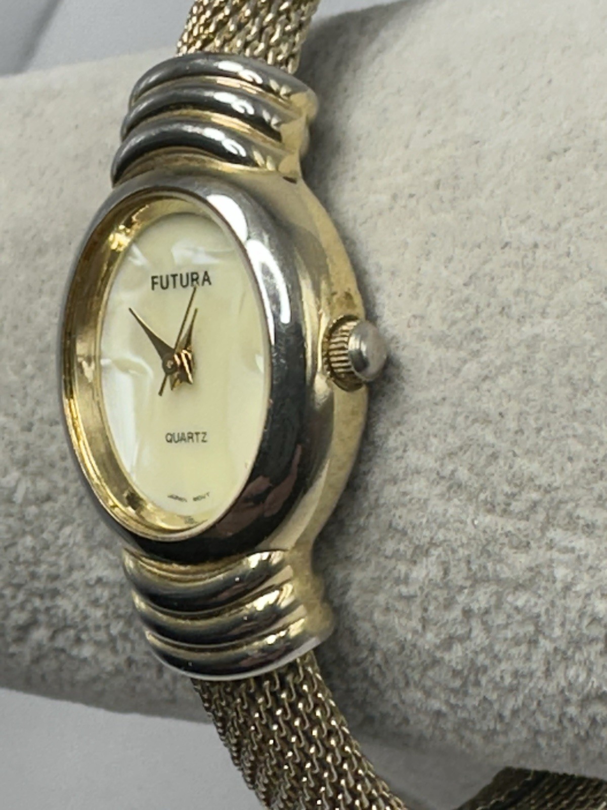 Futura 1820QB Ladies Cuff MOP Watch New Battery 21MM 6.75″ H30